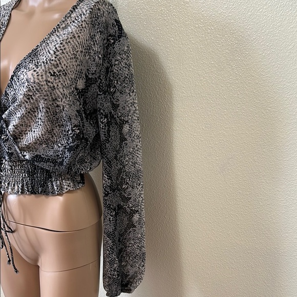 Guess Black and Gray Snake Print Crop Top - Picture 4 of 9